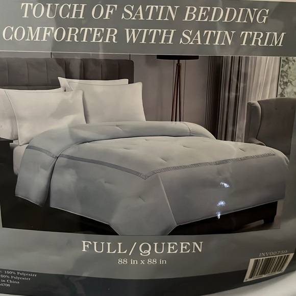Satin Full/Queen Bedding Comforter - Light Blue